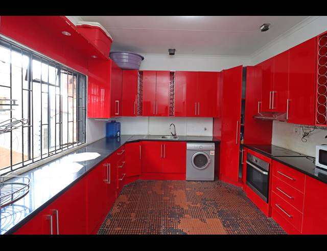 10 BEDROOM HOUSE FOR SALE IN BELLEVUE